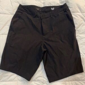 QUICKSILVER Shorts Men size 32 - Great condition
